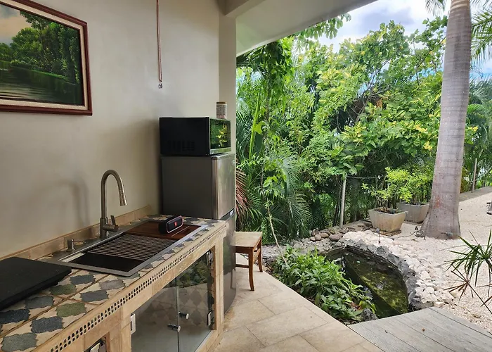 A Slice Of Paradise Sardinal (Guanacaste)